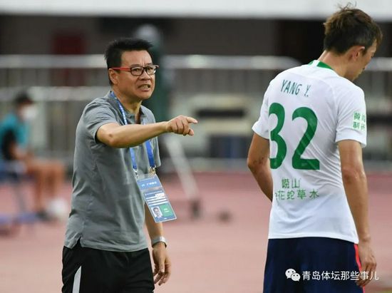 据意大利媒体vocegiallorossa透露，罗马德比前双方主帅都决定不举行赛前新闻发布会。